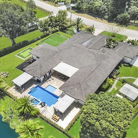 8-Br With Pool & Mini-Golf & Soccer Villa